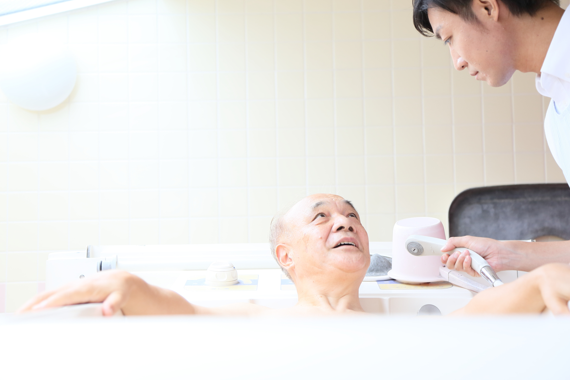 高齢者を入浴させる際の注意事項